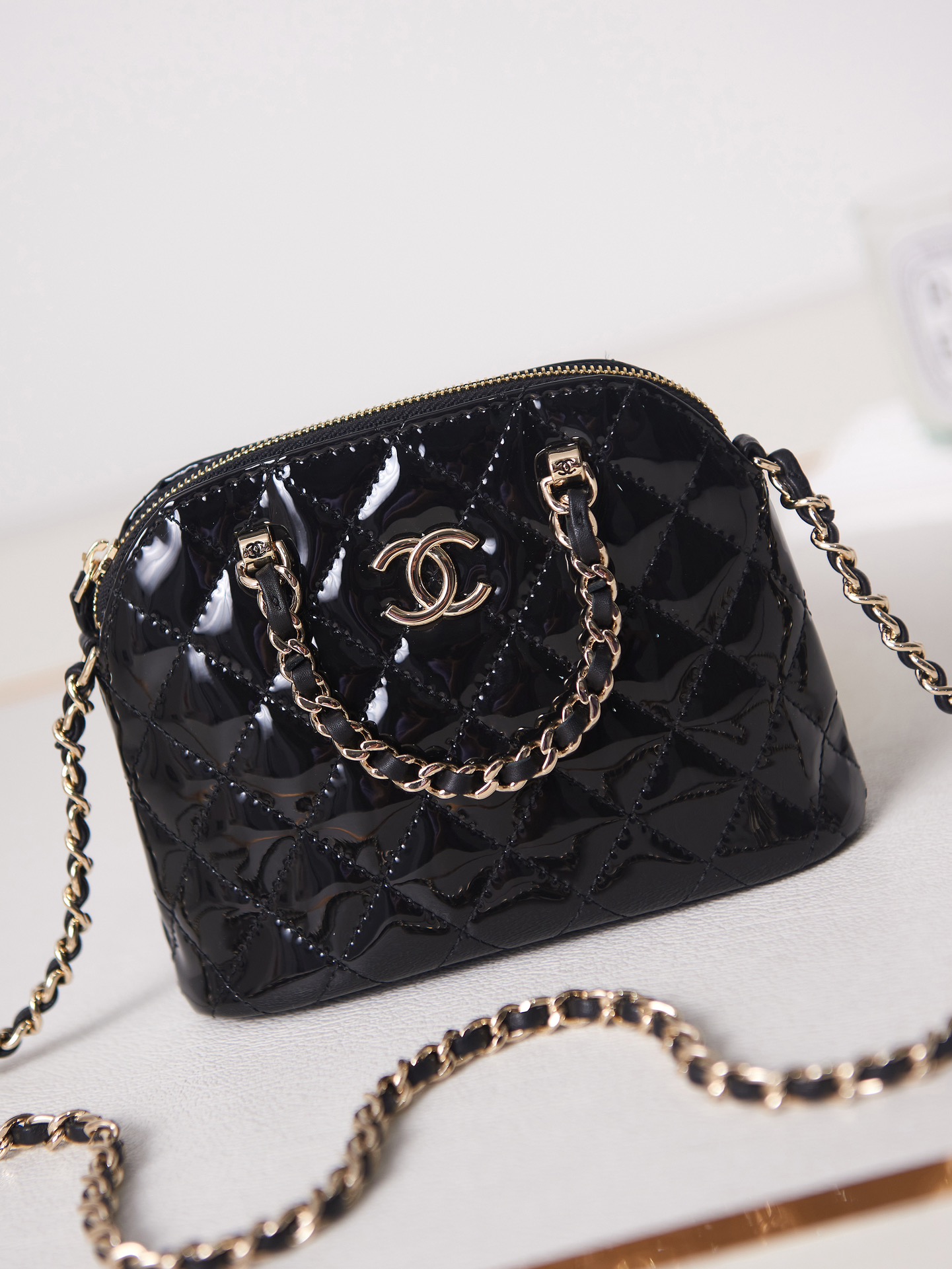 [TOP] CHANEL Patent Leather Bag 16x11x5.5cm/20.5x28.5x7cm - Black