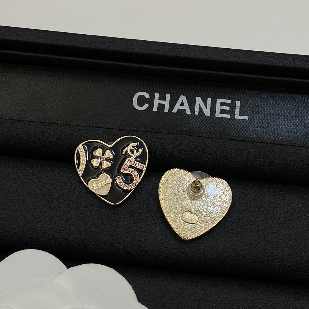 [TOP] CHANEL CC Heart Earrings-Black