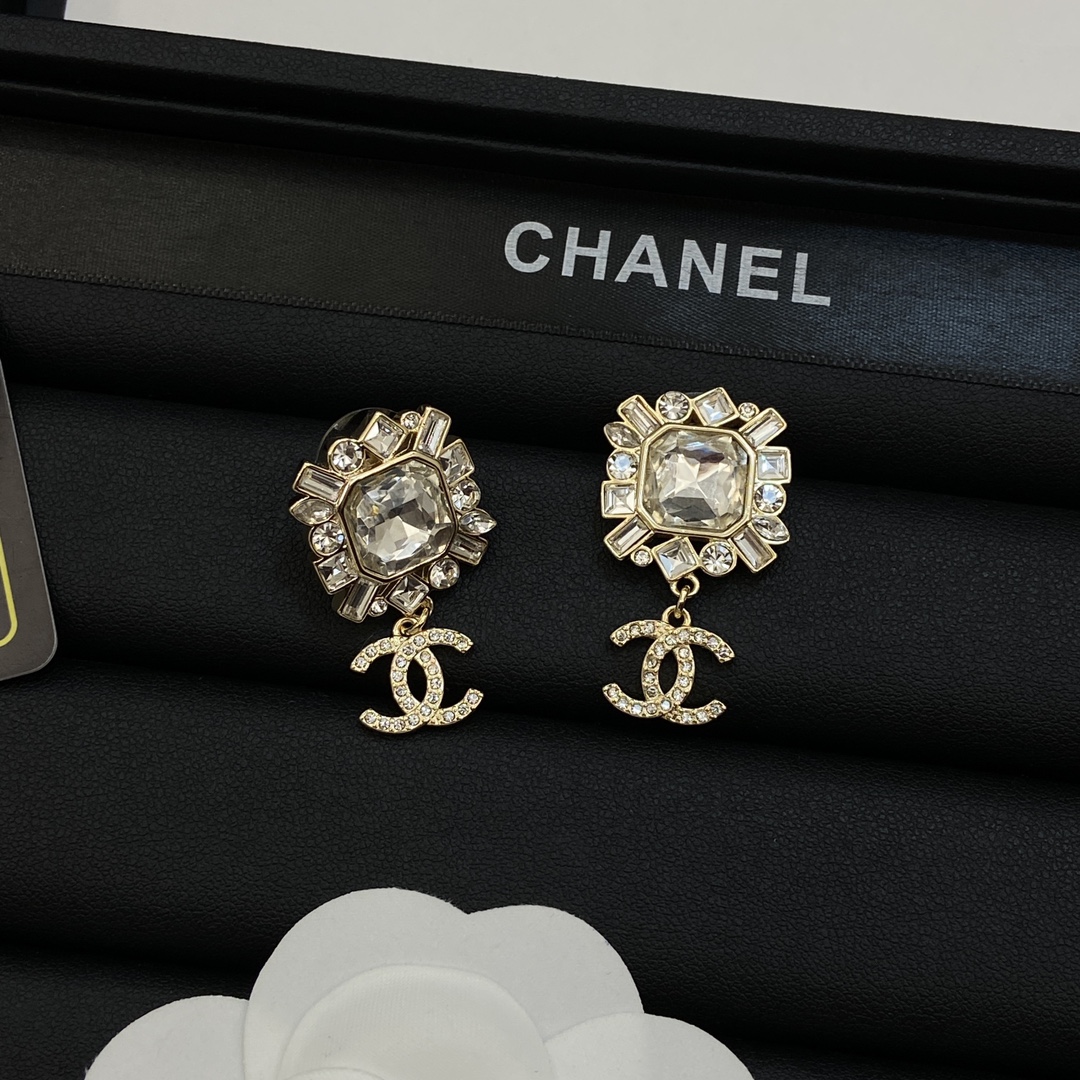 [TOP] CHANEL CC Heart Earrings