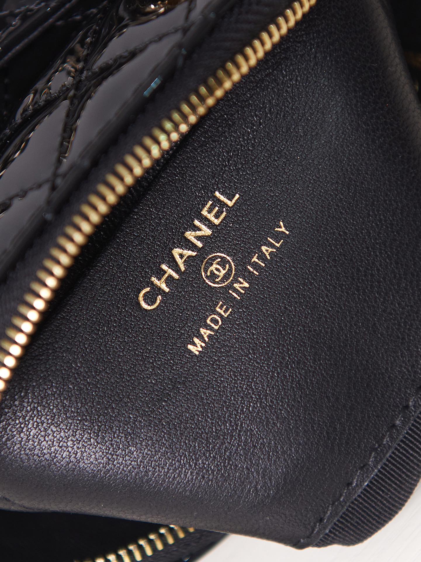 [TOP] CHANEL Patent Leather Bag 16x11x5.5cm/20.5x28.5x7cm - Black