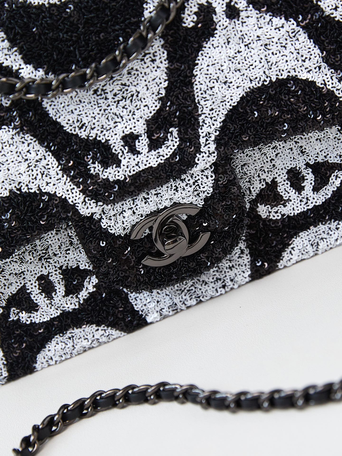 [TOP] CHANEL Flap Bag 15x25x7cm Wave Sequins - 2 Color