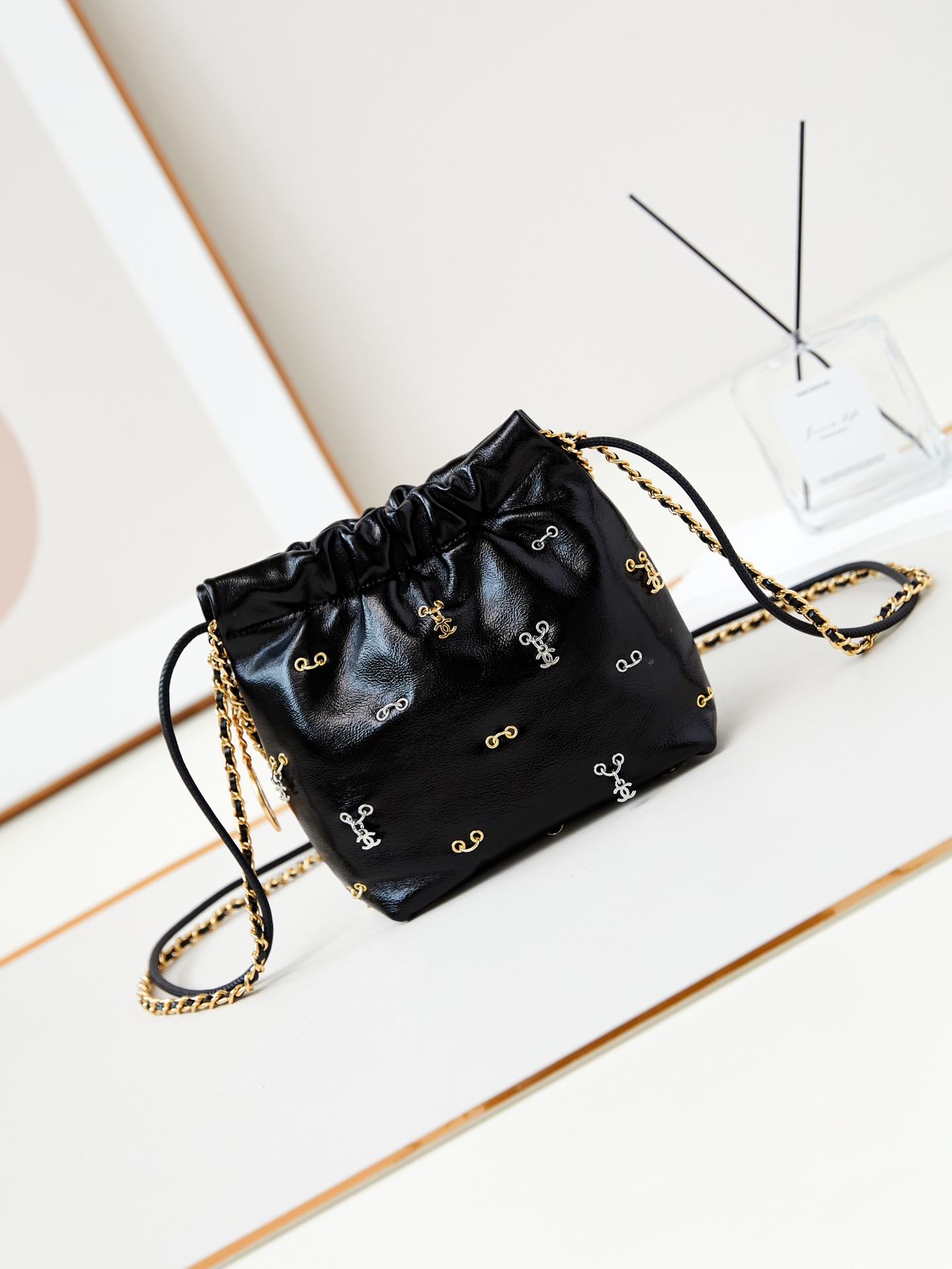 [TOP] CHANEL 22 Bag Mini 19x20x6cm - Black