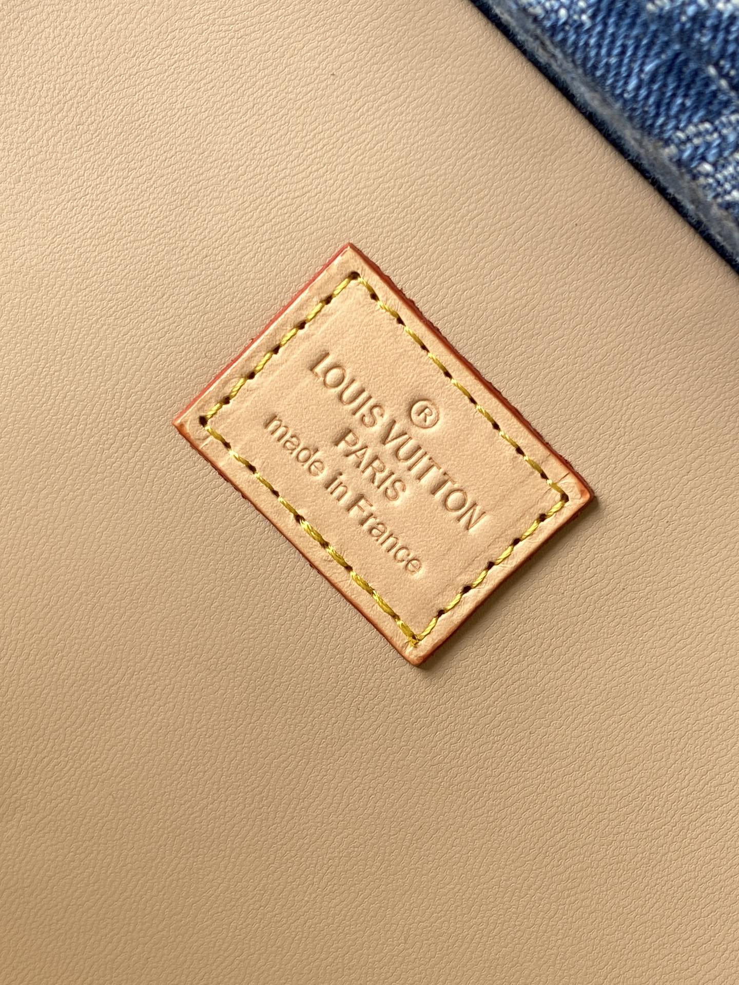 [TOP] Louis Vuitton LV Nicolas Ghesquière Box Leather 25*13.5*17.5cm - Denim