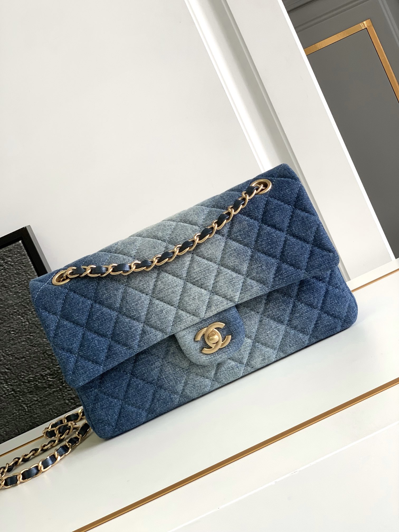 [TOP] CHANEL Flap Bag 25cm - Denim