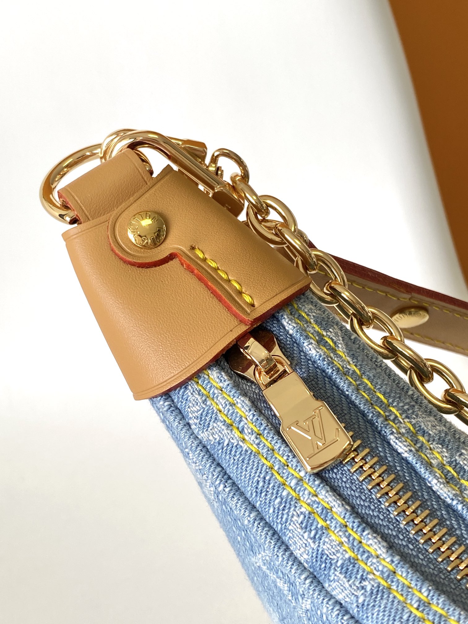 [TOP] Louis Vuitton LV Monogram Loop Bag 23x13x6cm - Denim