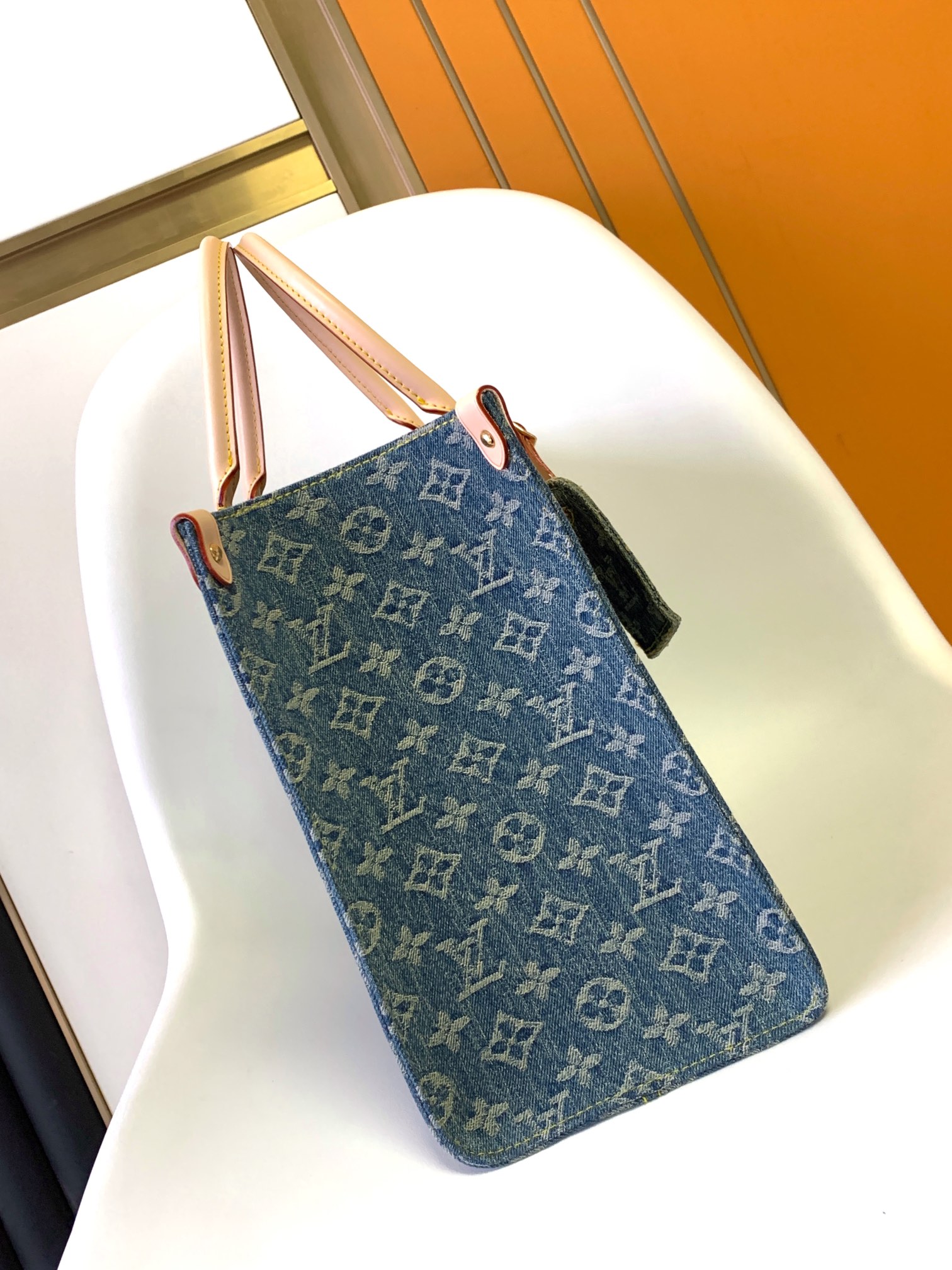 [TOP] Louis Vuitton LV Monogram Leather On The Go Bag MM 35x27x14cm - Denim