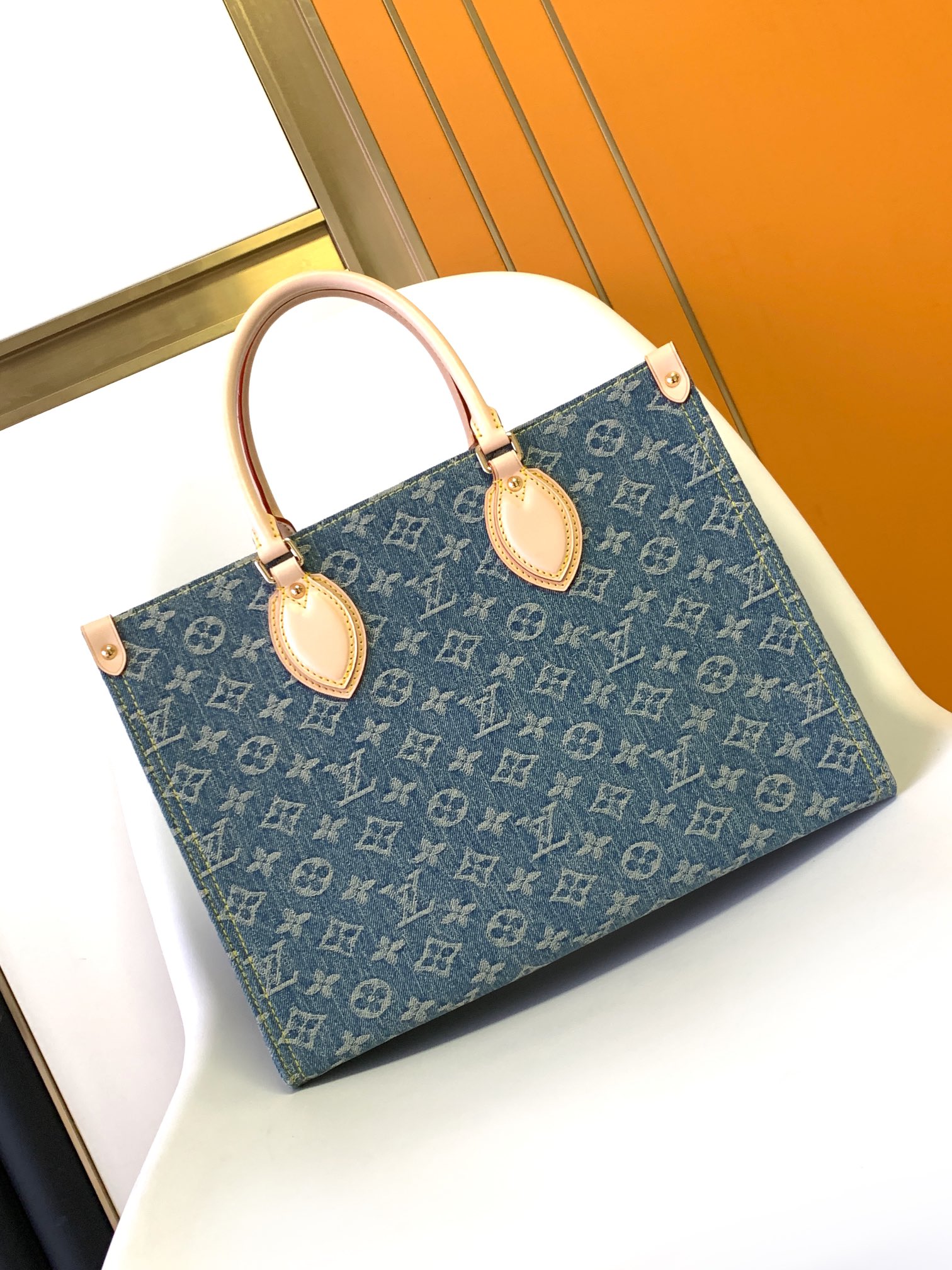 [TOP] Louis Vuitton LV Monogram Leather On The Go Bag MM 35x27x14cm - Denim