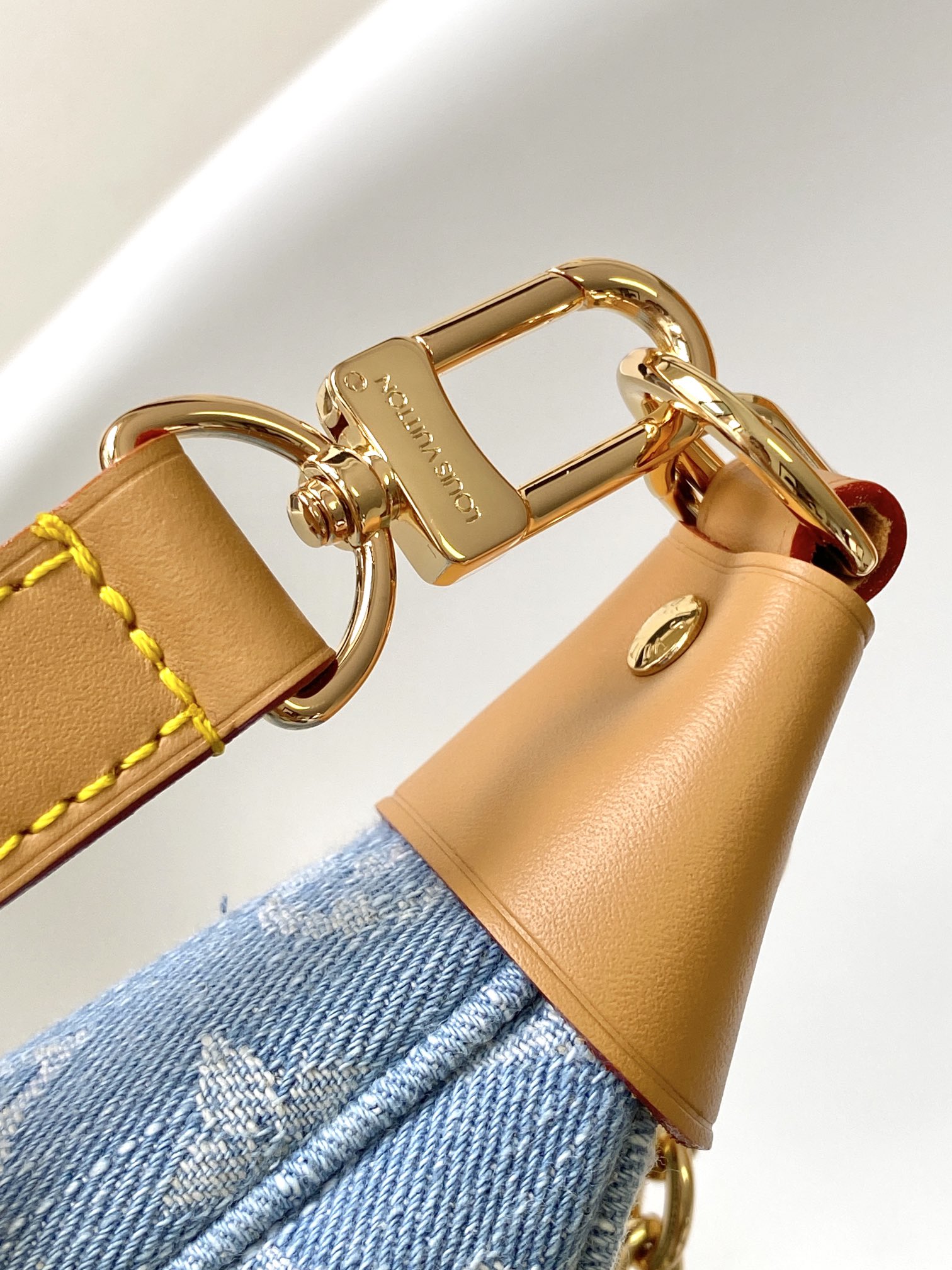 [TOP] Louis Vuitton LV Monogram Loop Bag 23x13x6cm - Denim