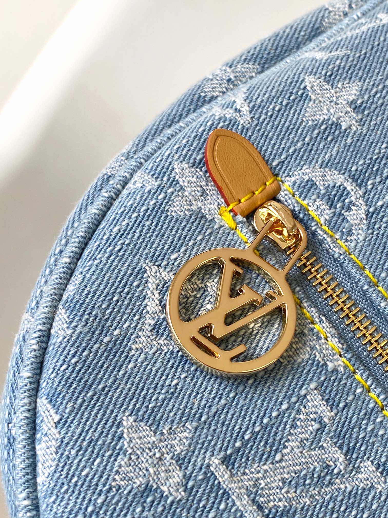 [TOP] Louis Vuitton LV Monogram Loop Bag 23x13x6cm - Denim