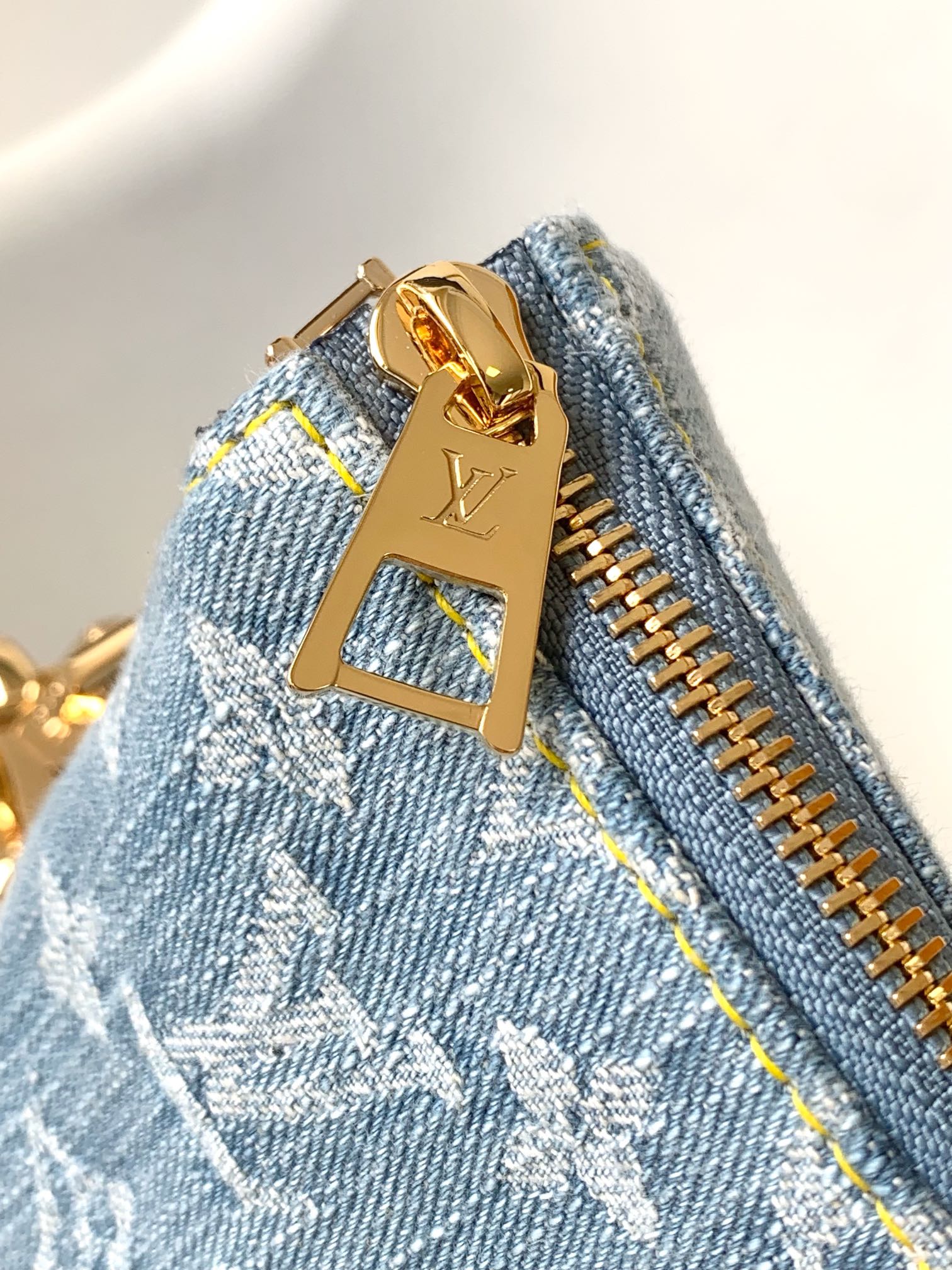 [TOP] Louis Vuitton LV Monogram Coussin Bag 21x16x7cm - Denim