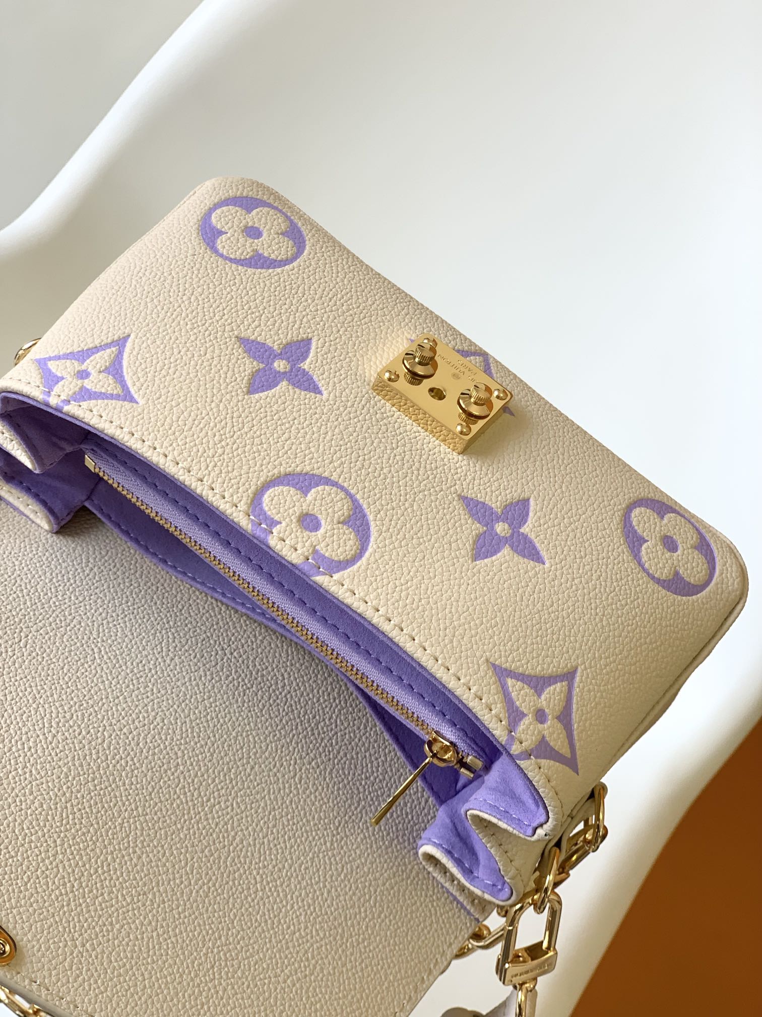 [TOP] Louis Vuitton LV Monogram Leather Pochette Metis Bag 21.5x13.5x6cm - Beige & Purple