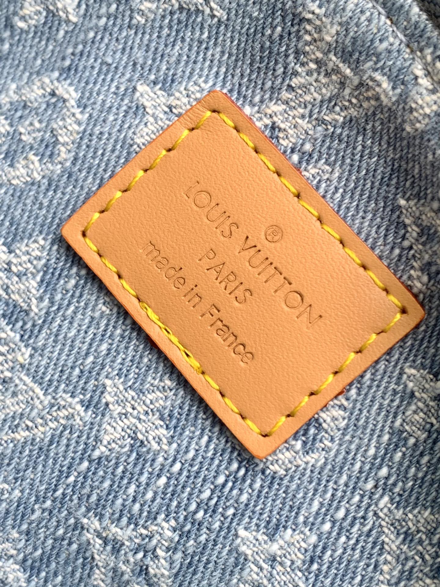 [TOP] Louis Vuitton LV Monogram Coussin Bag 21x16x7cm - Denim