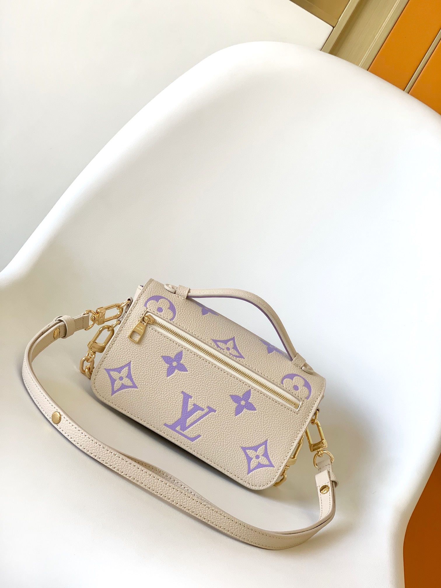 [TOP] Louis Vuitton LV Monogram Leather Pochette Metis Bag 21.5x13.5x6cm - Beige & Purple