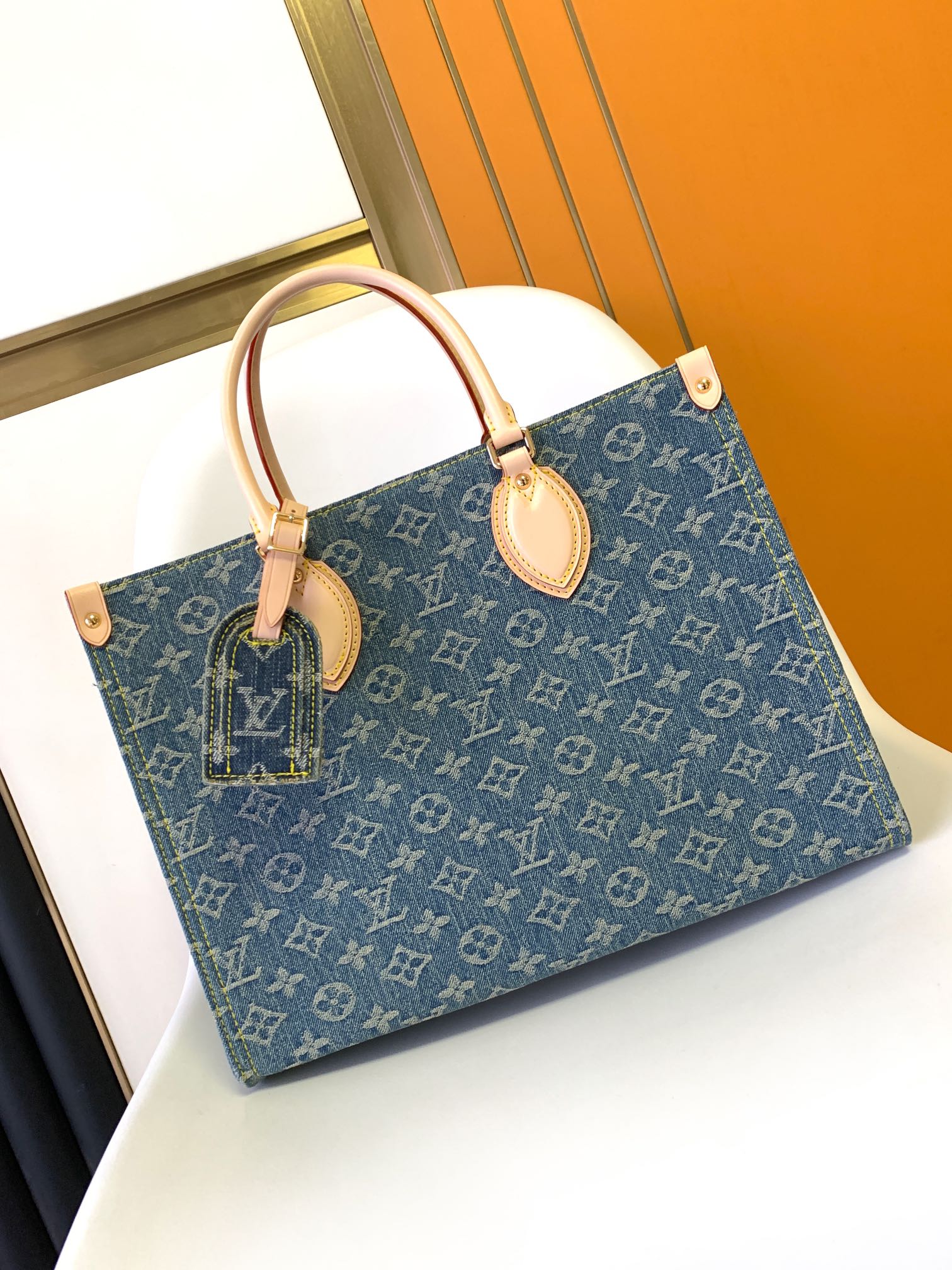 [TOP] Louis Vuitton LV Monogram Leather On The Go Bag MM 35x27x14cm - Denim