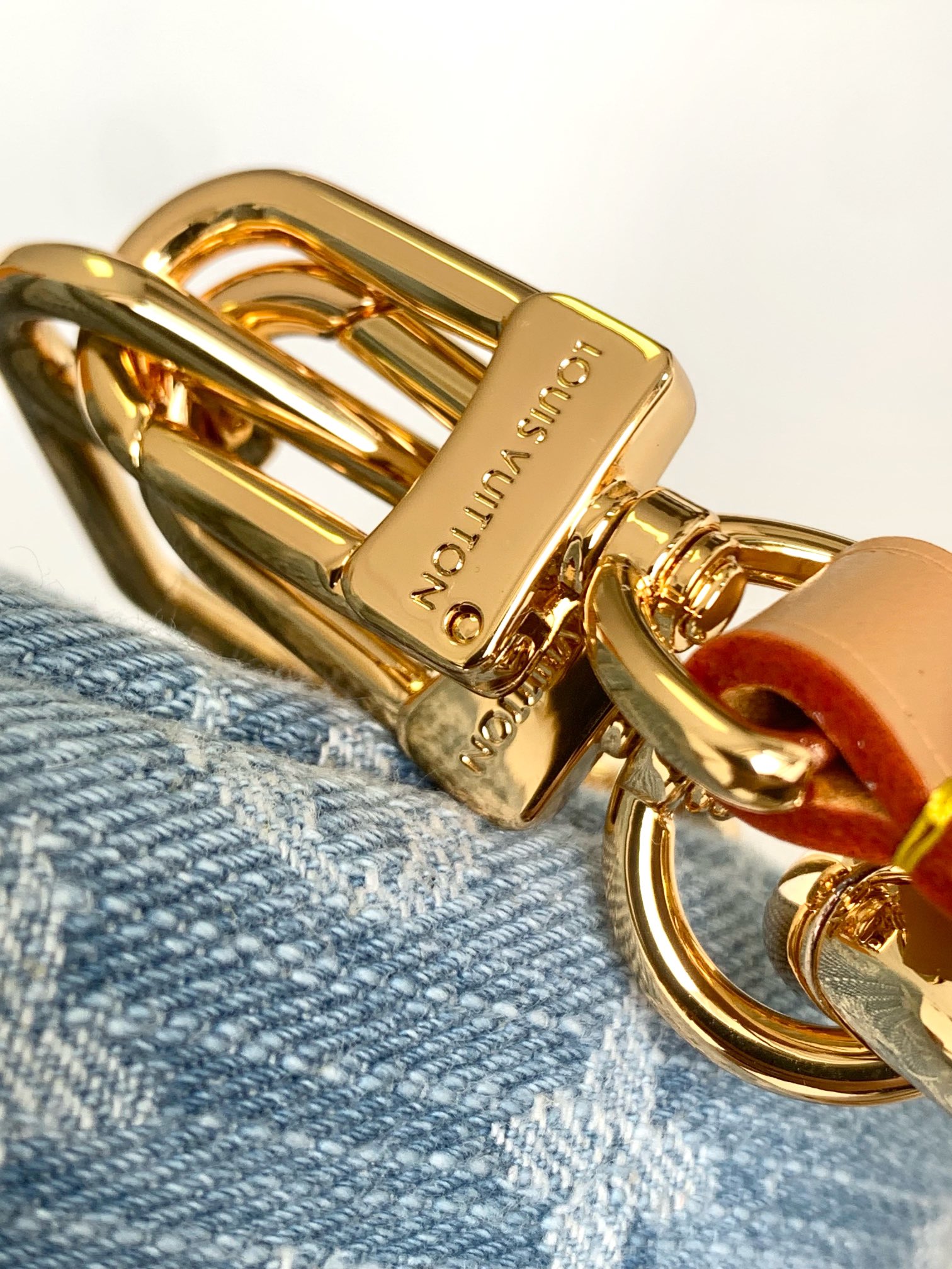 [TOP] Louis Vuitton LV Monogram Coussin Bag 21x16x7cm - Denim