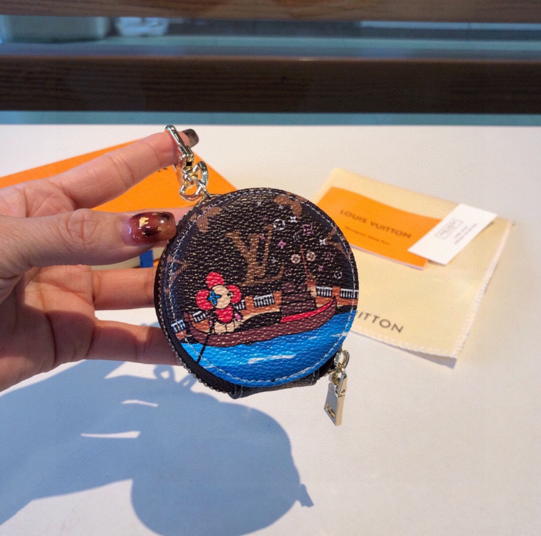 [TOP] Louis Vuitton LV Christmas Playground Keychain/Airpods Case