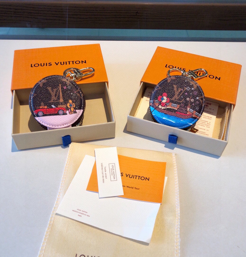 [TOP] Louis Vuitton LV Christmas Playground Keychain/Airpods Case