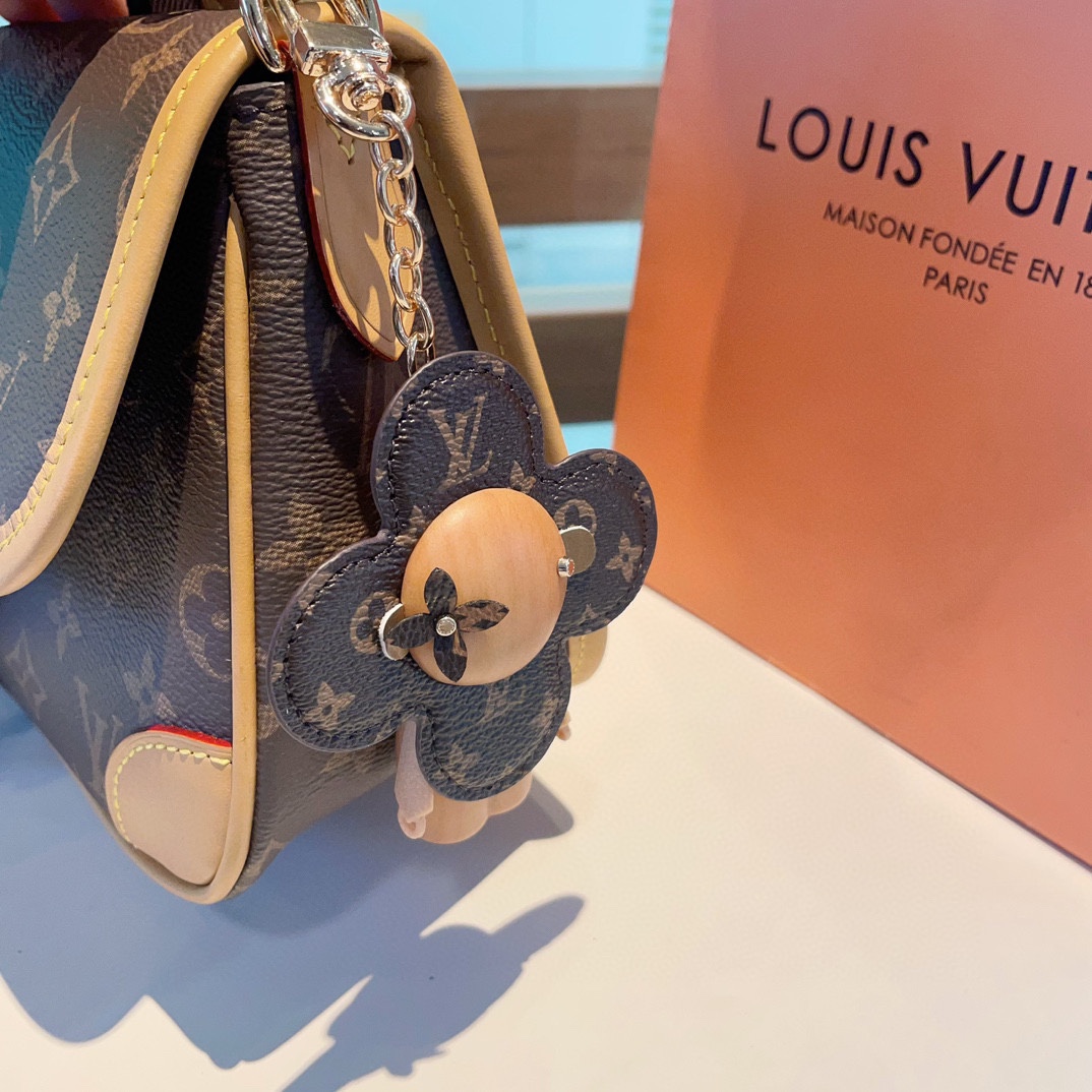 [TOP] Louis Vuitton LV Sunflower Keychain