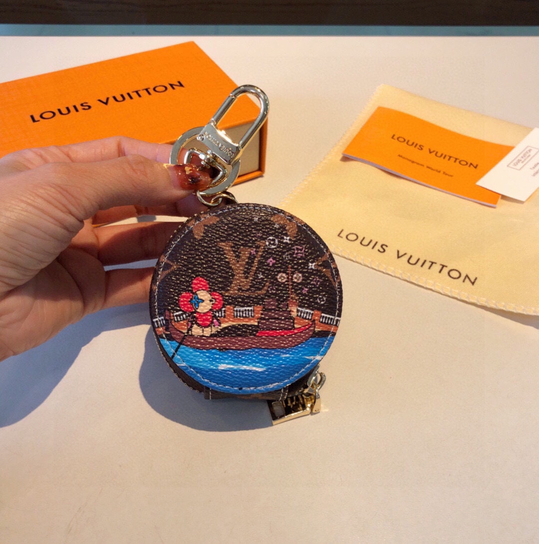 [TOP] Louis Vuitton LV Christmas Playground Keychain/Airpods Case