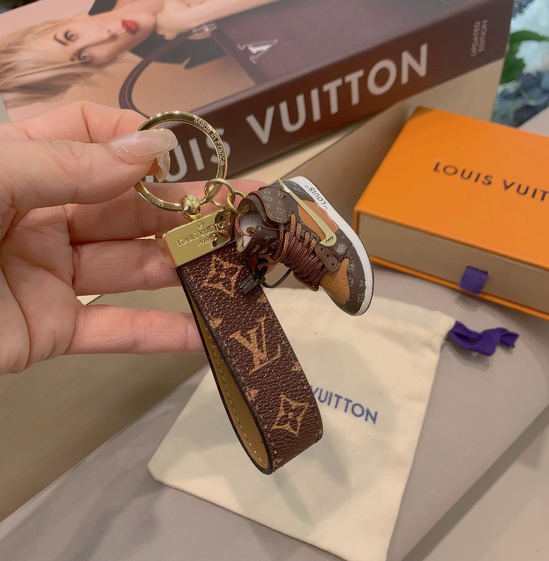 [TOP] Louis Vuitton LV Nike Co-branded Mini Shoes Keychain