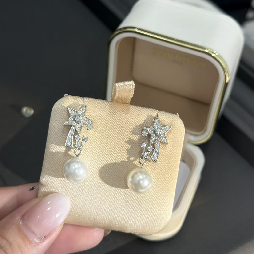 [TOP] CHANEL Flat Pearl Earrings