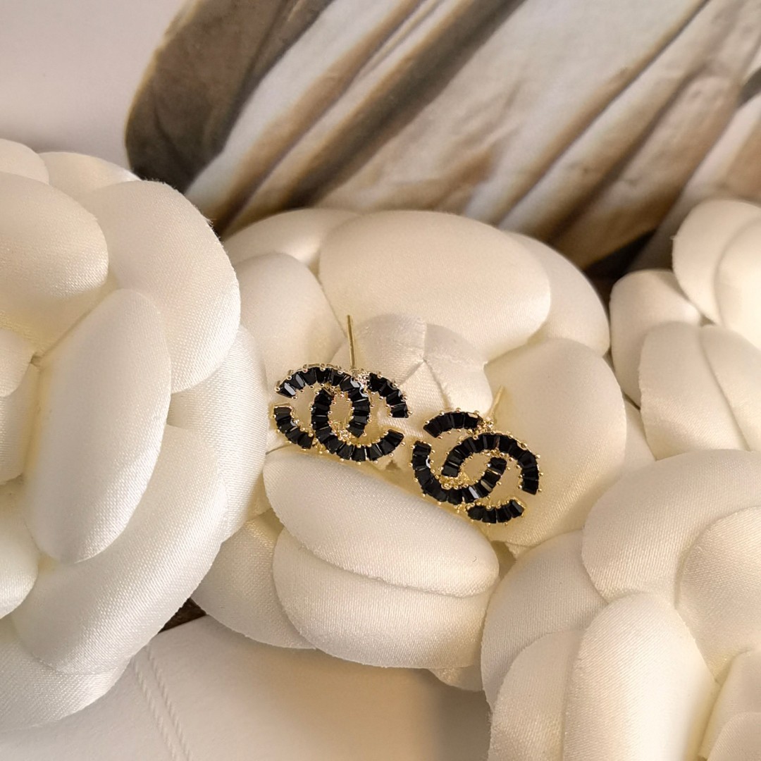 [TOP] CHANEL Square Black Diamond CC Earrings