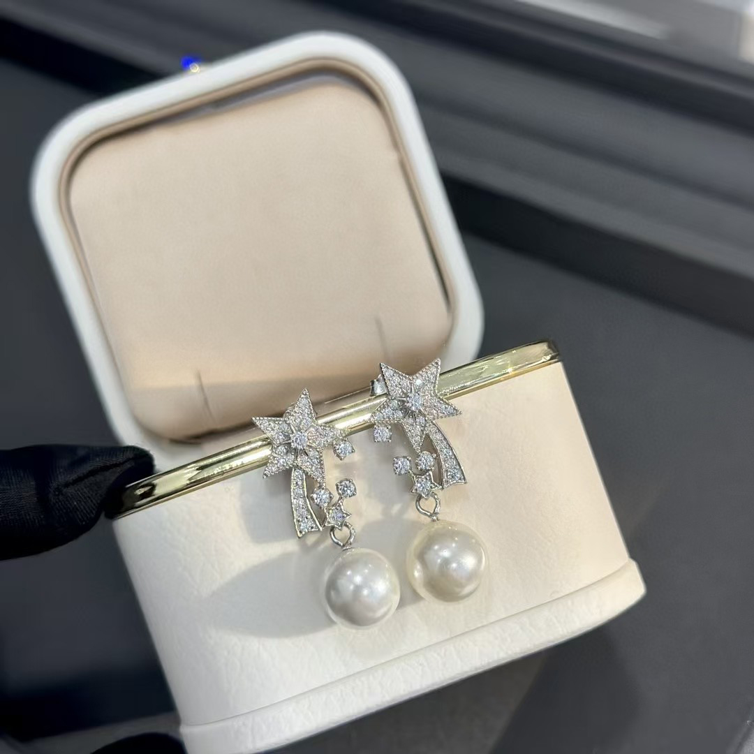 [TOP] CHANEL Flat Pearl Earrings