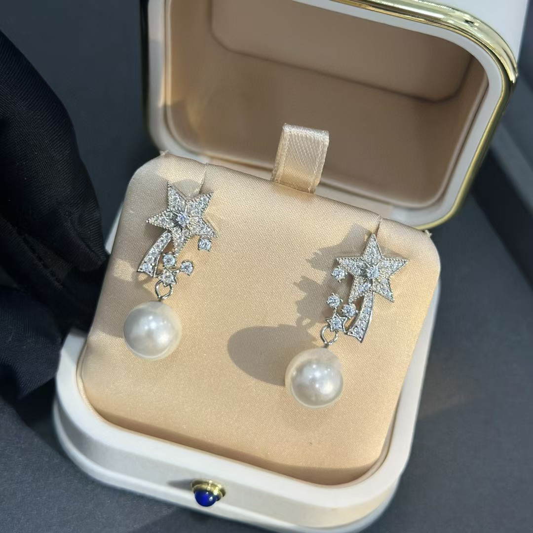[TOP] CHANEL Flat Pearl Earrings