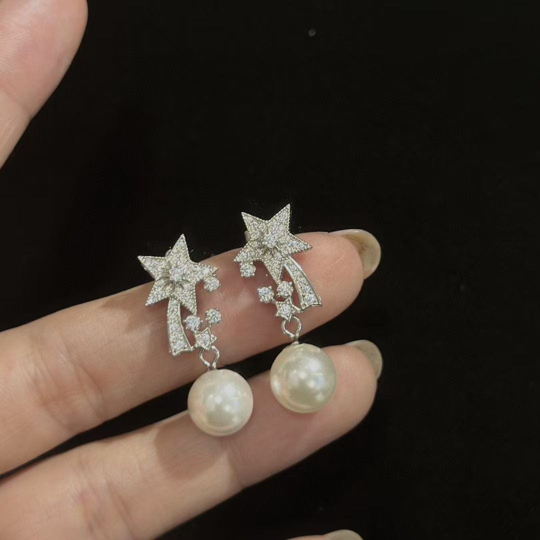 [TOP] CHANEL Flat Pearl Earrings