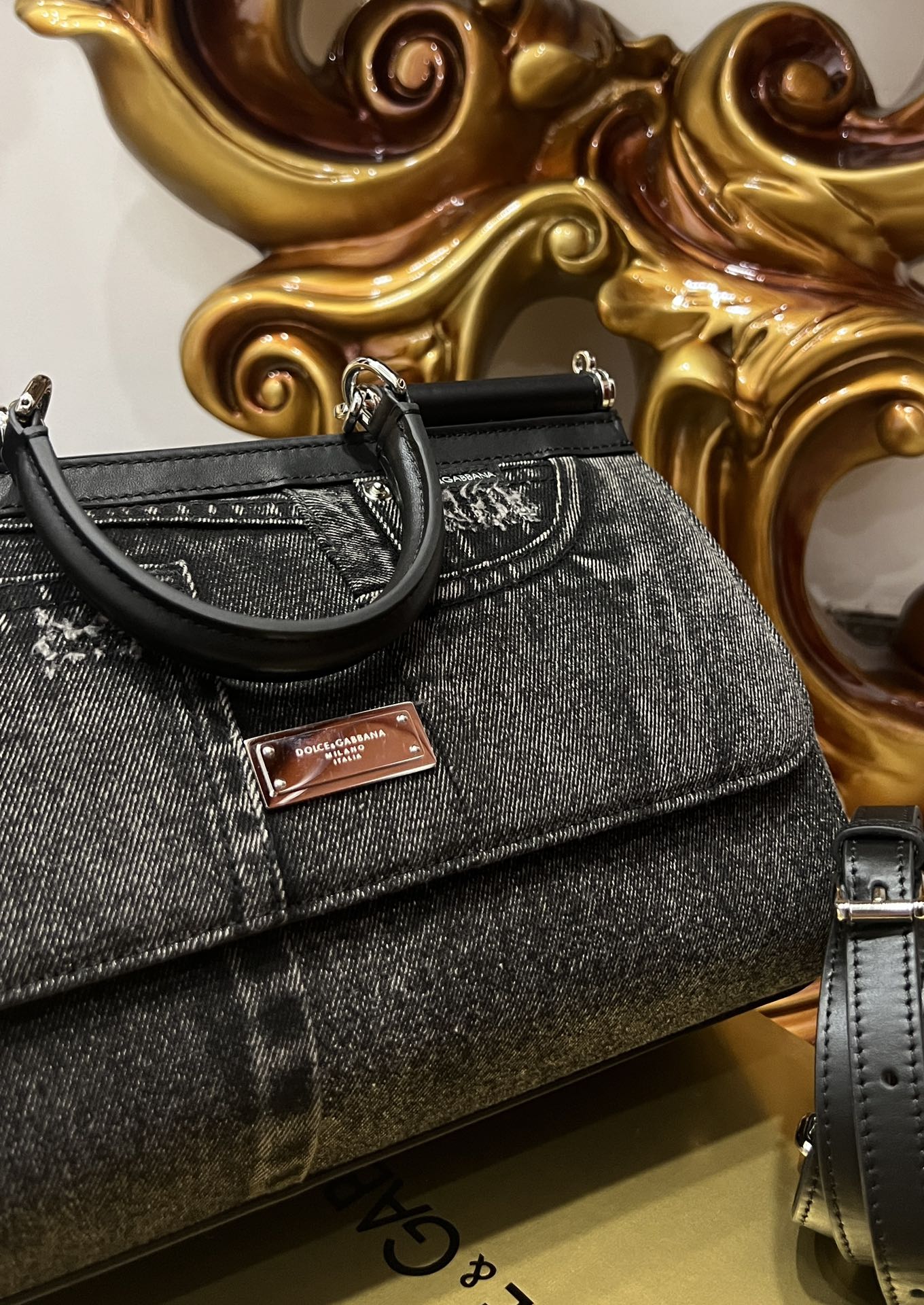 [TOP] Dolce & Gabbana D&G Dual Purpose Hand-Held Crossbody Denim Bag 29cm