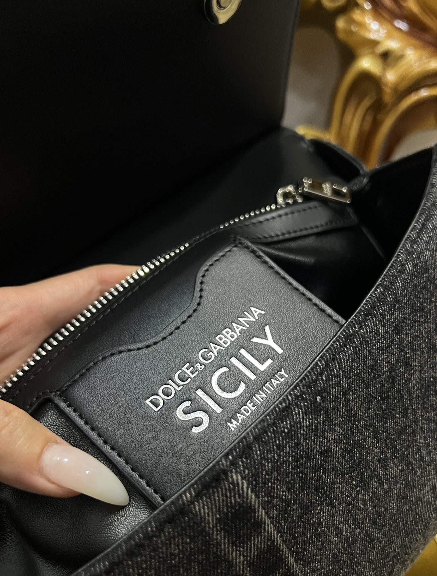 [TOP] Dolce & Gabbana D&G Dual Purpose Hand-Held Crossbody Denim Bag 29cm