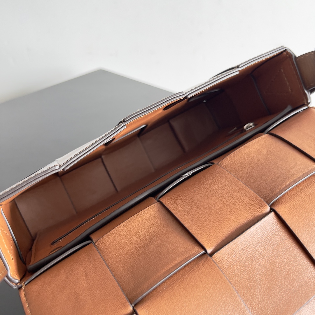 [TOP] Bottega Veneta BV Cassette Bags- Brown