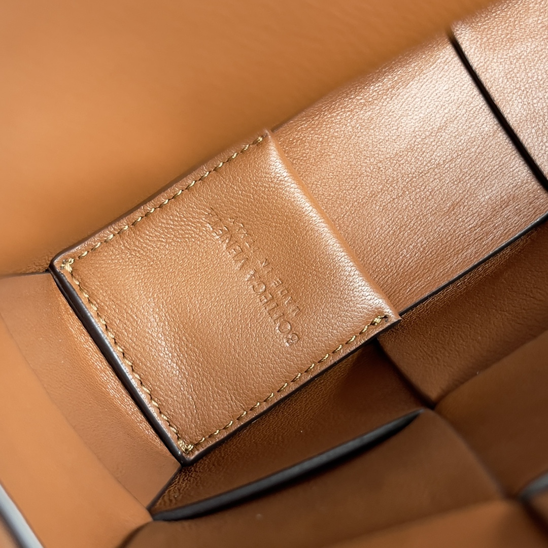 [TOP] Bottega Veneta BV Cassette Bags- Brown