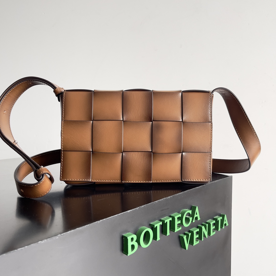 [TOP] Bottega Veneta BV Cassette Bags- Brown
