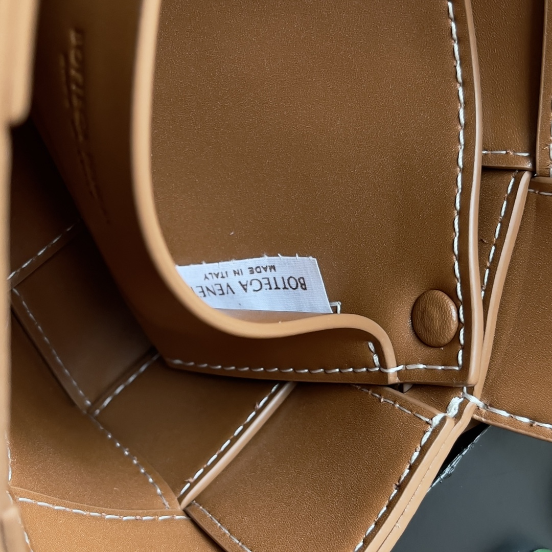 [TOP] Bottega Veneta BV Cassette Bags- Brown