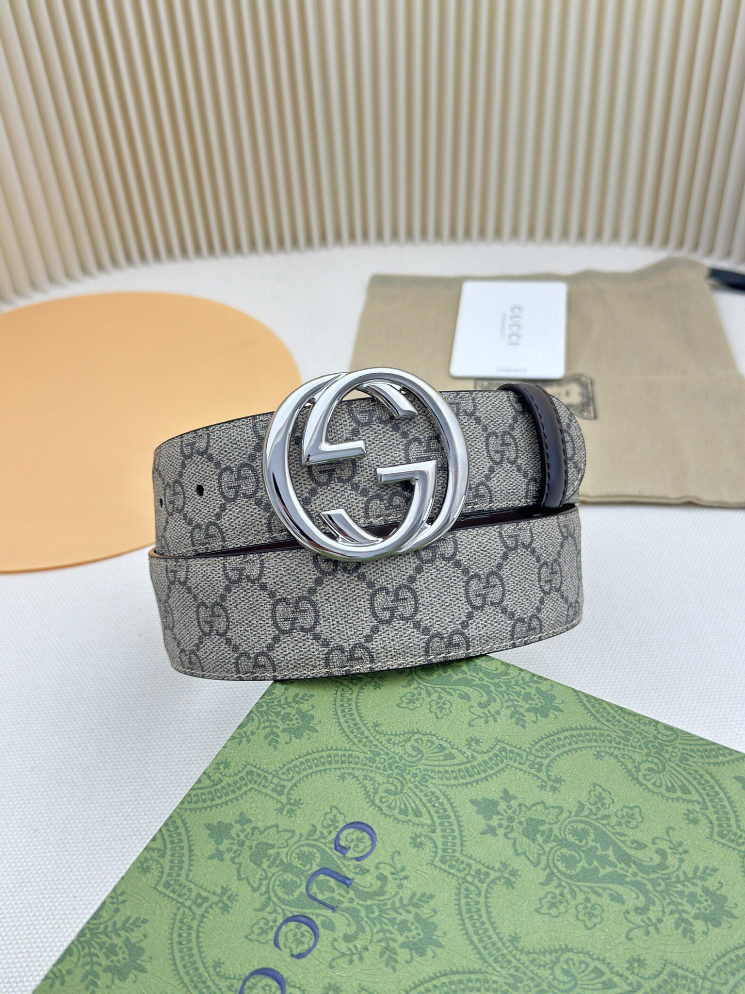[TOP] GUCCI Cowhide Belt - Two Styles