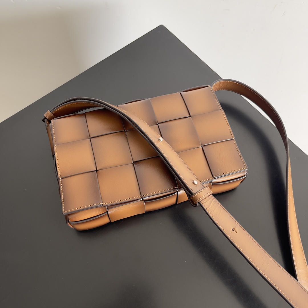 [TOP] Bottega Veneta BV Cassette Bags- Brown