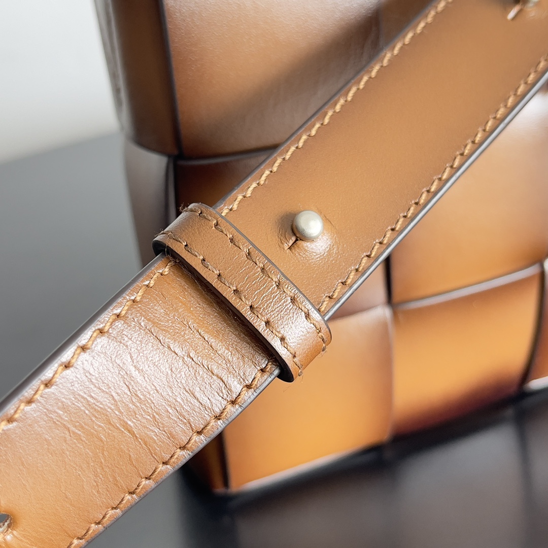 [TOP] Bottega Veneta BV Cassette Bags- Brown