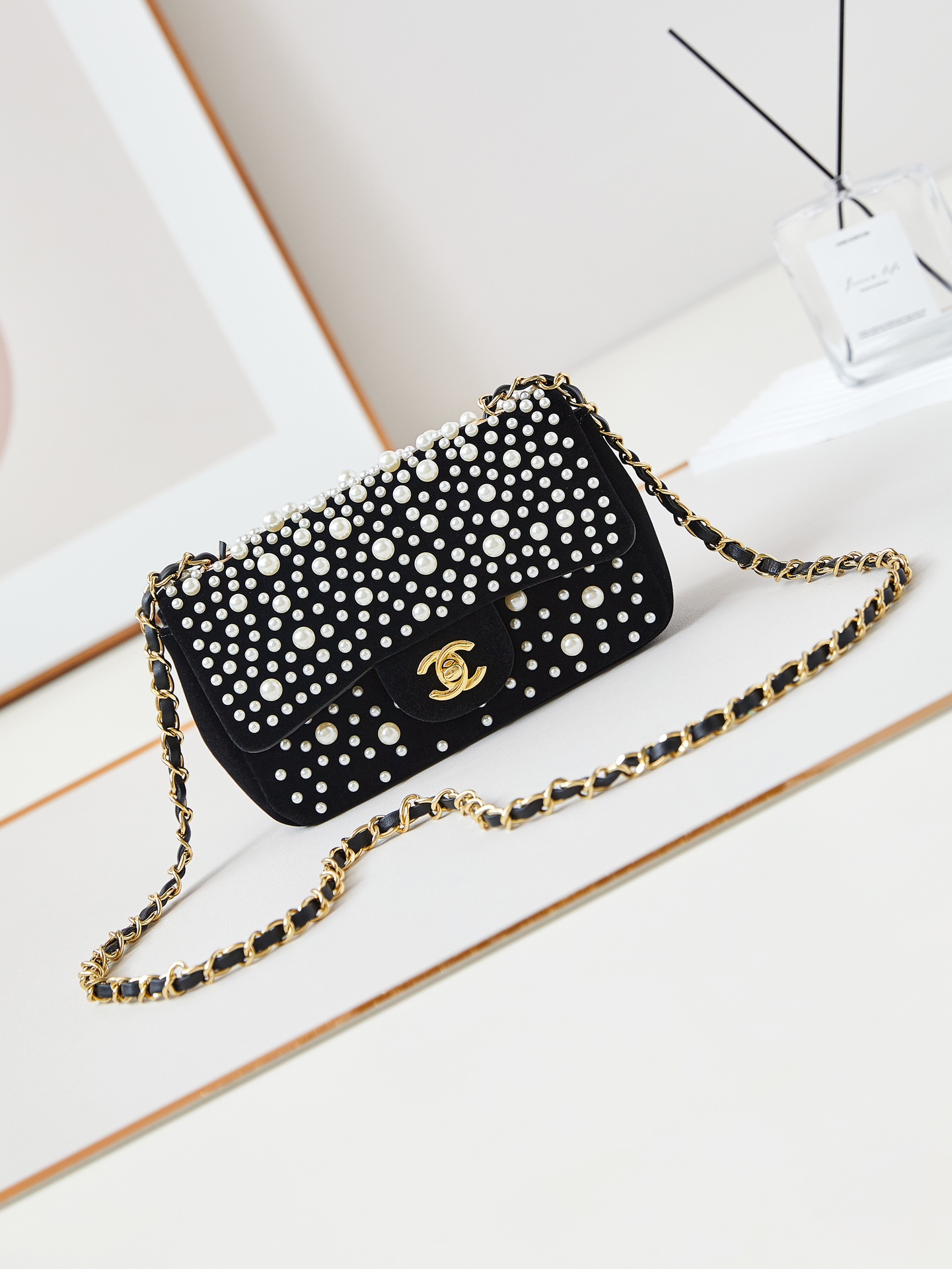 [TOP] CHANEL Colorful Pearls Flab Bag 10x17x4.5cm - Black