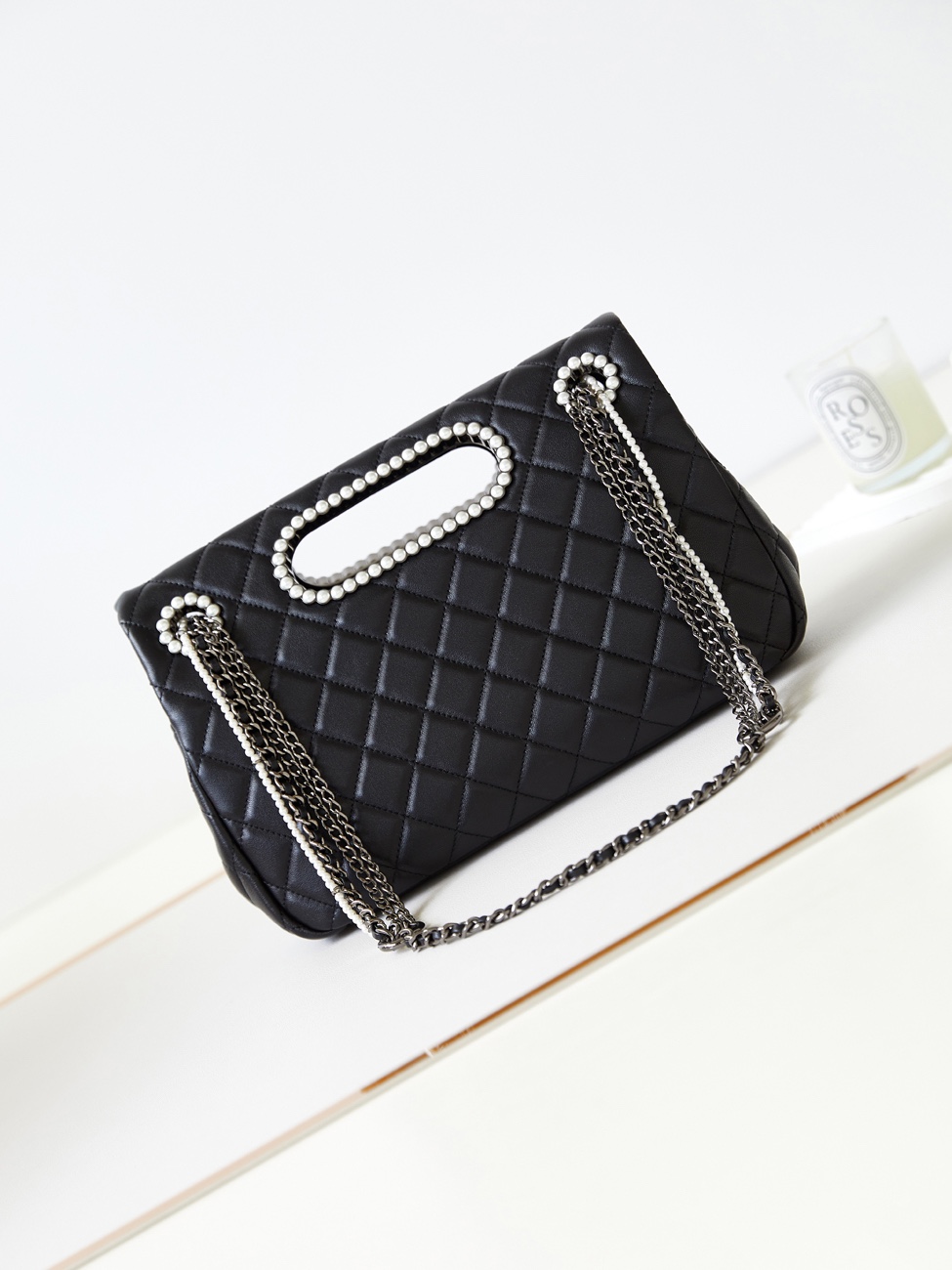 [TOP] CHANEL Pearl Chain Bag 19x29x9cm - Black