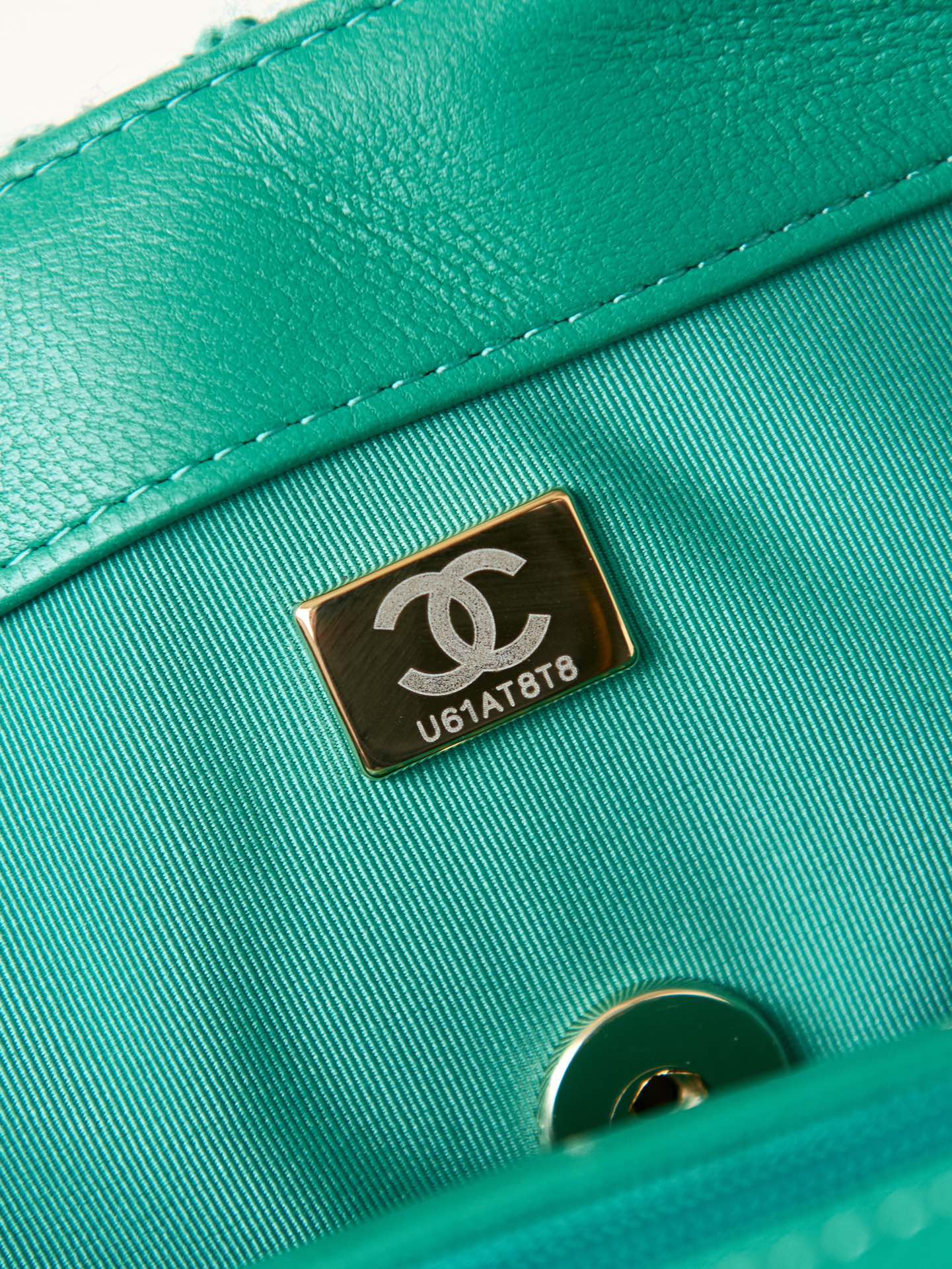 [TOP] CHANEL Pearl Chain Bag 19x29x9cm - Green