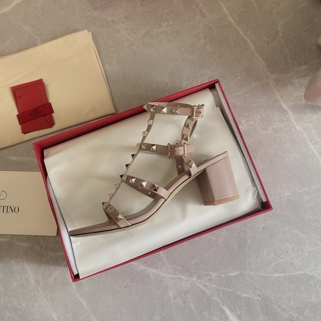 [TOP] VALENTINO Rockstud Calfskin Ankle Strap High Heels - Nude Pink -6cm