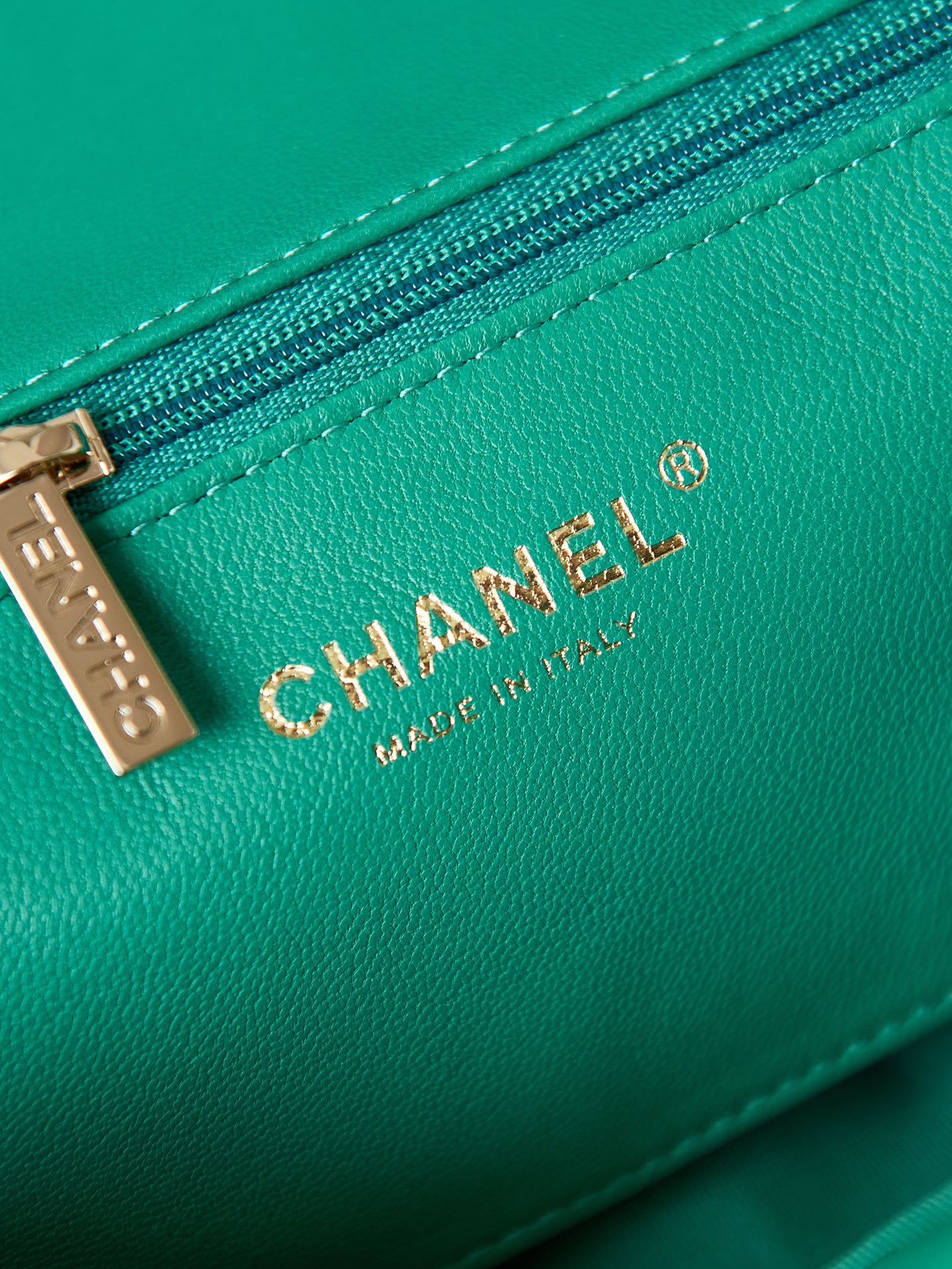 [TOP] CHANEL Pearl Chain Bag 19x29x9cm - Green