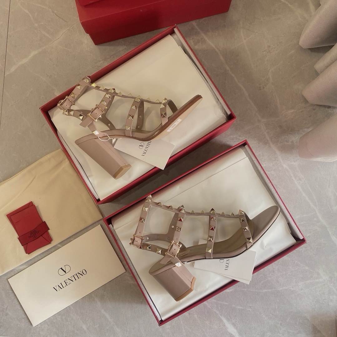 [TOP] VALENTINO Rockstud Calfskin Ankle Strap High Heels - Nude Pink -6cm
