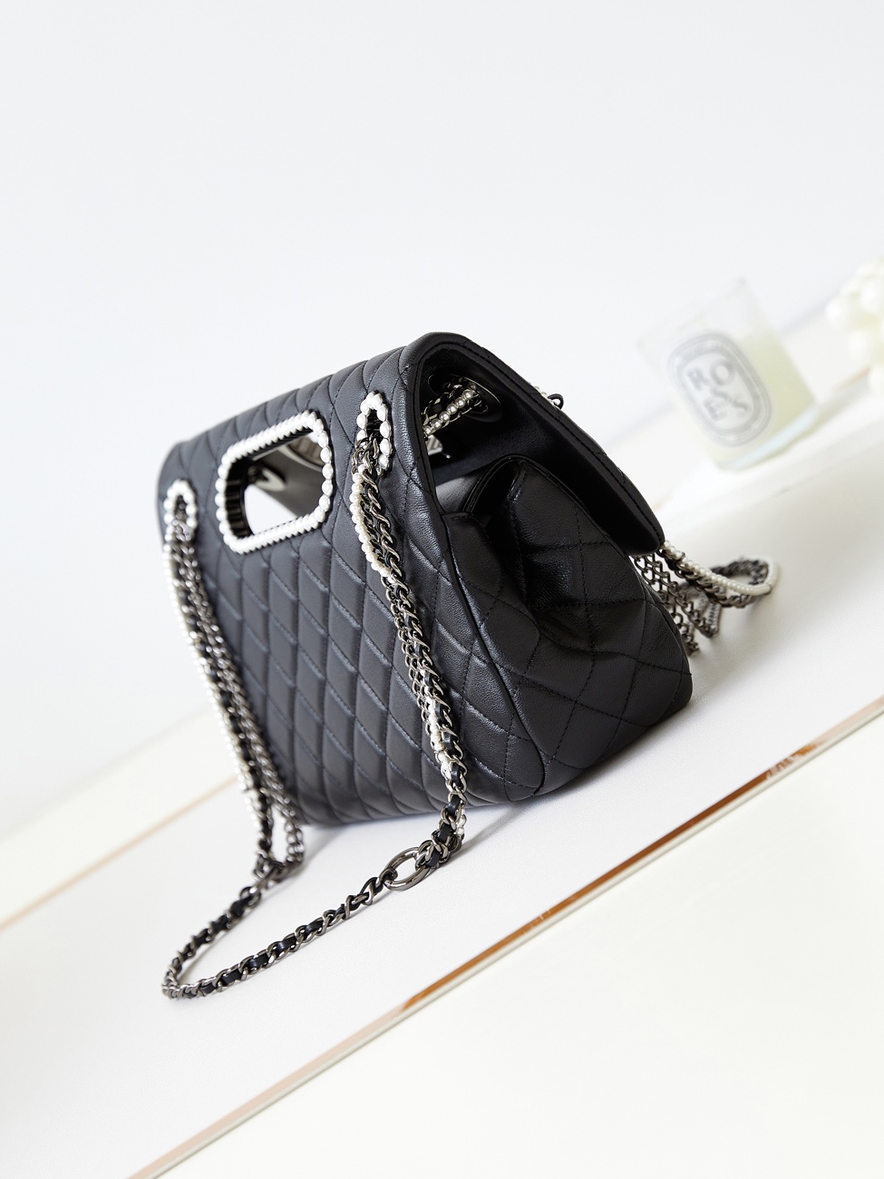 [TOP] CHANEL Pearl Chain Bag 19x29x9cm - Black