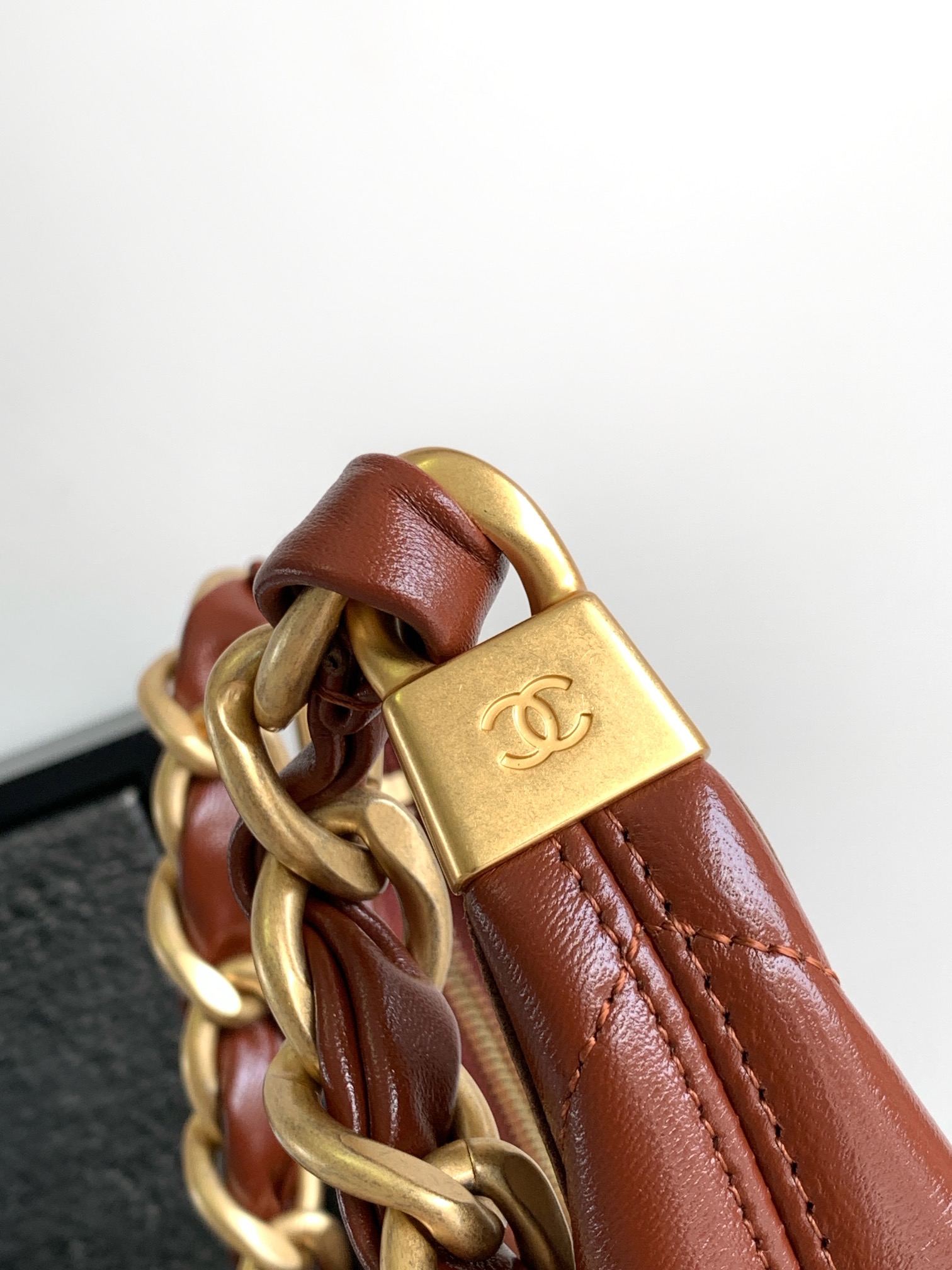 [TOP] CHANEL Hobo Bag 22.5x19.5x8.5cm - Brown