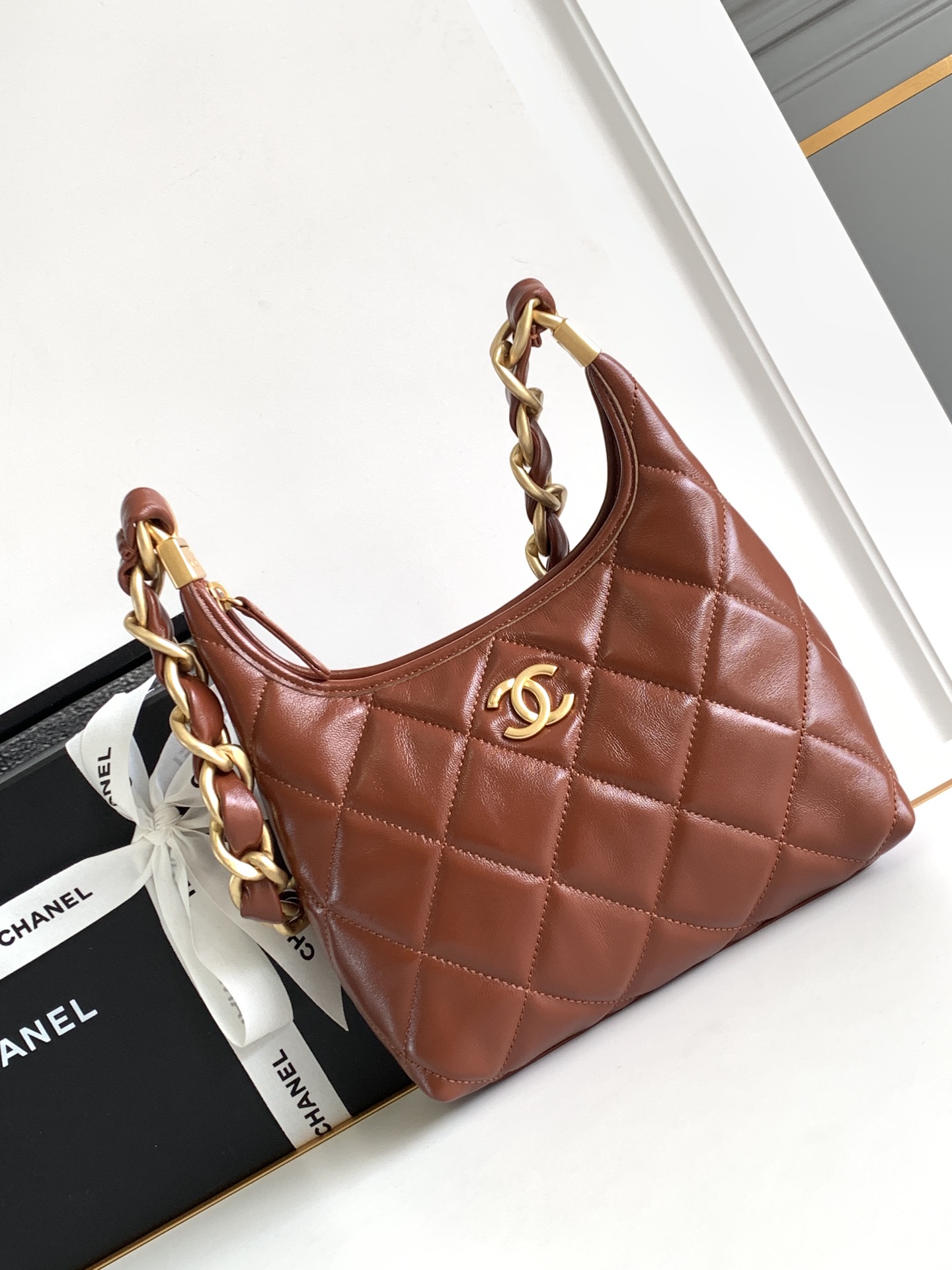[TOP] CHANEL Hobo Bag 22.5x19.5x8.5cm - Brown