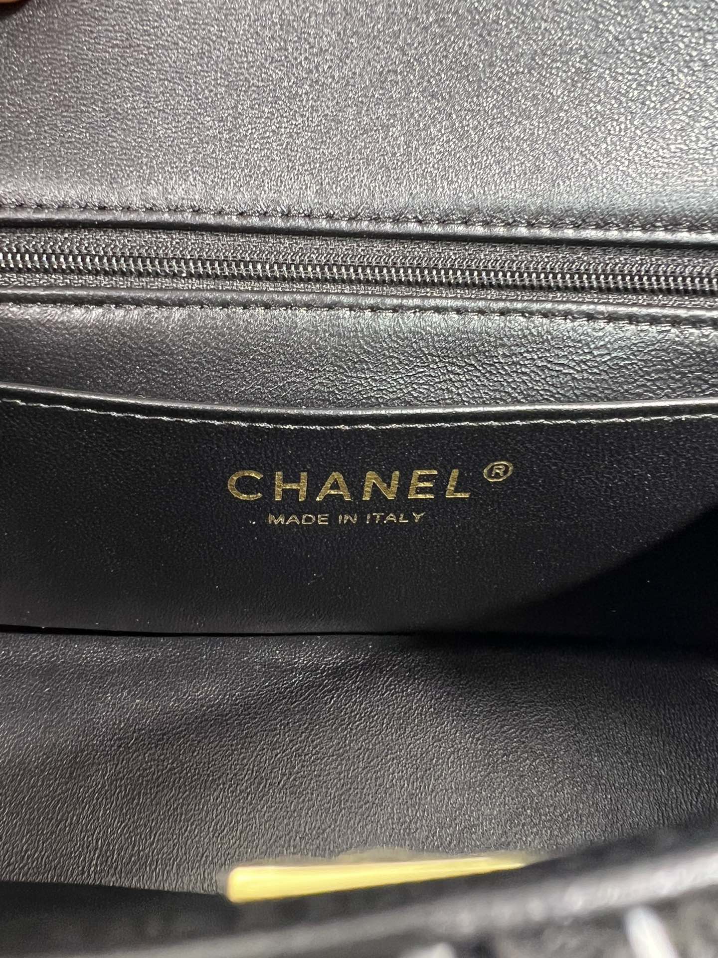 [TOP] CHANEL Handle Flap Bag 20×14×7cm - Black