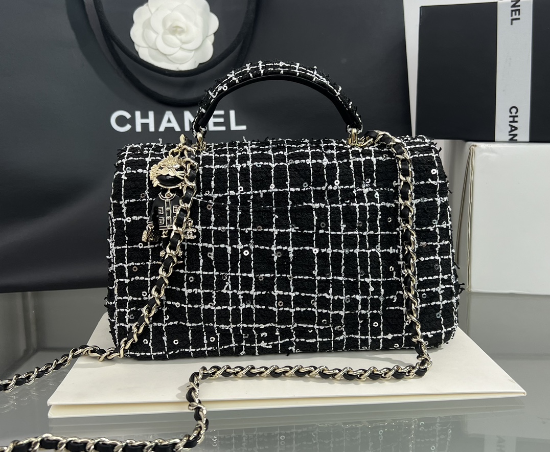 [TOP] CHANEL Handle Flap Bag 20×14×7cm - Black