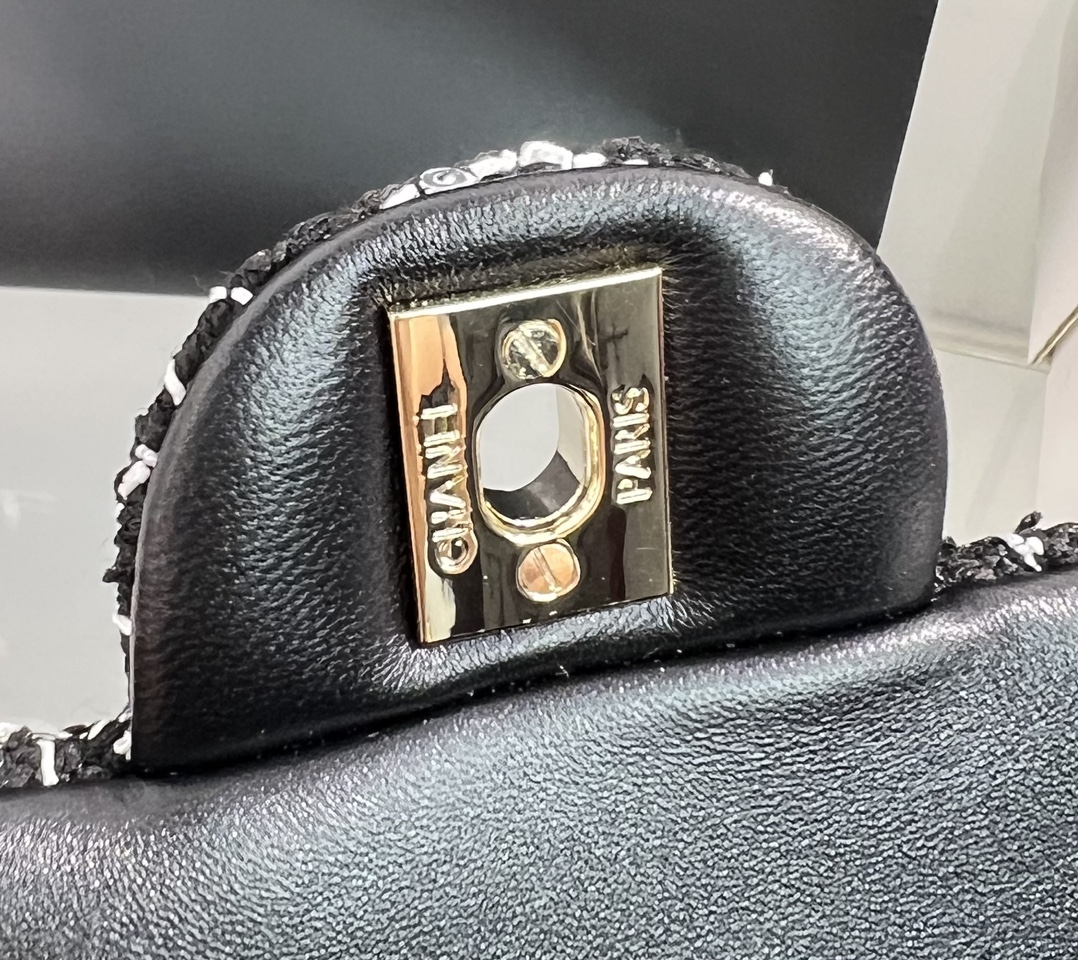 [TOP] CHANEL Handle Flap Bag 20×14×7cm - Black